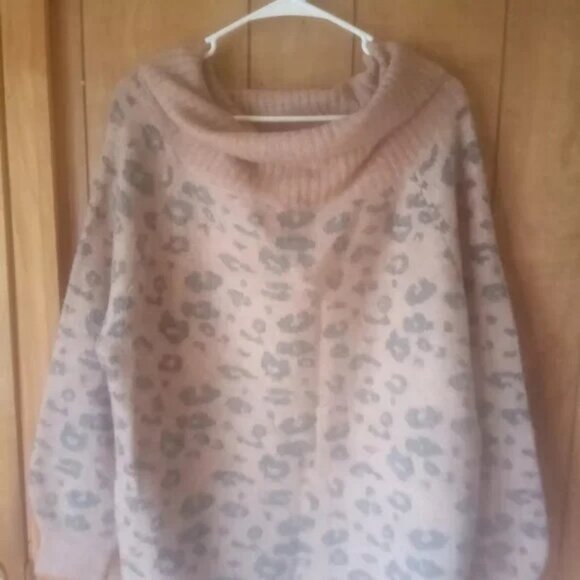 ee:Some Women's Animal Print Sweater Size M NWT - Picture 3 of 4